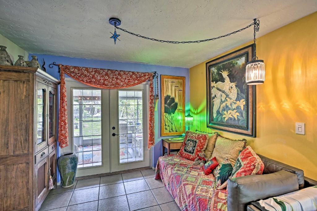 Boho-Style Escape about 3 Miles to Bonita Beach! - image 7