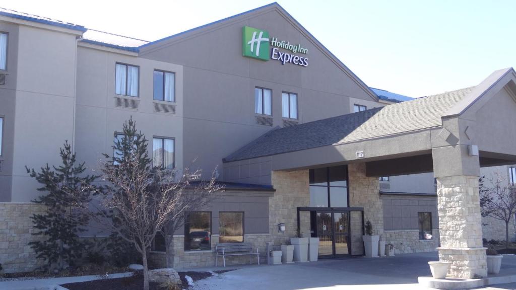 Holiday Inn Express Hotel Kansas City - Bonner Springs an IHG Hotel - main image