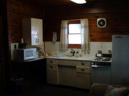 Kootenai Valley Motel - image 3