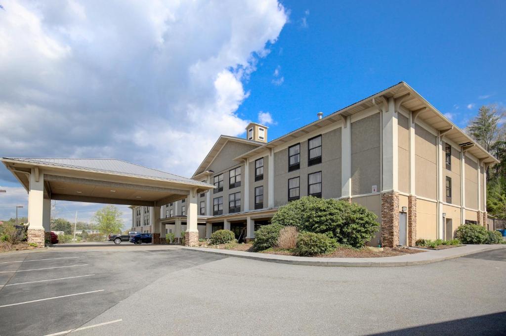 Quality Inn & Suites University - main image