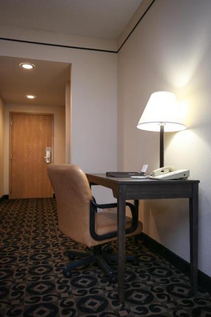 Quality Inn & Suites University - image 10