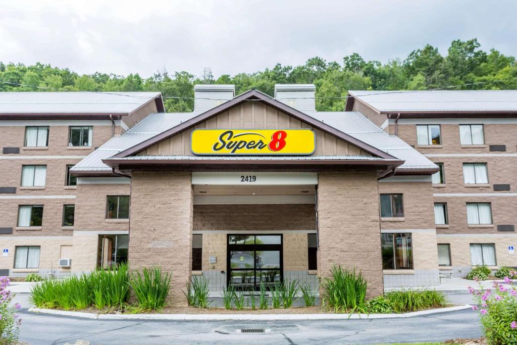 Super 8 by Wyndham Boone NC - main image