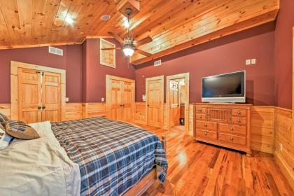 The Cozy Bear Cabin Upscale Deck and Mtn Views! - image 15