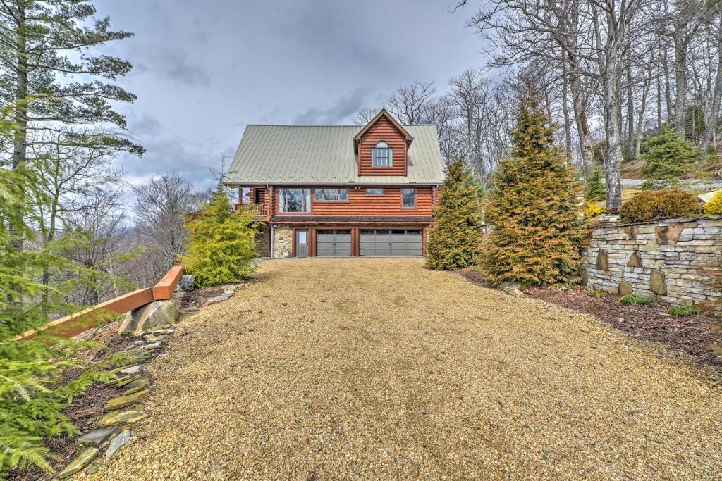 Boone Cabin with Deck Hot Tub and Mountain Views! - main image