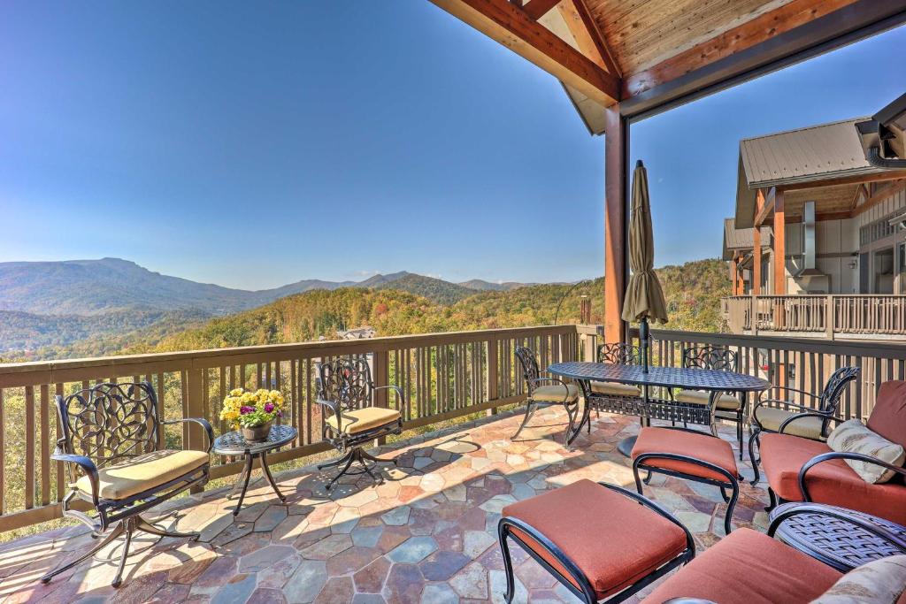 Lavish Boone Retreat 5 Mi to Blue Ridge Hwy! - main image