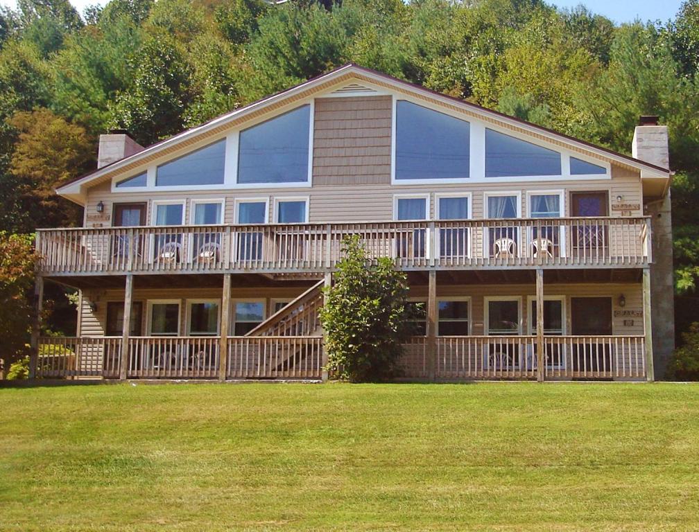 Resort Cabins and Condos Nestled in the NC Mountains - main image