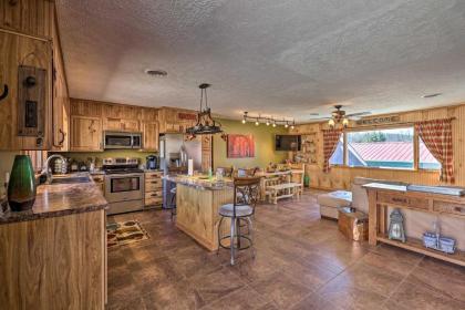 Comfy Ranch Apartment in New River Stables! - image 6