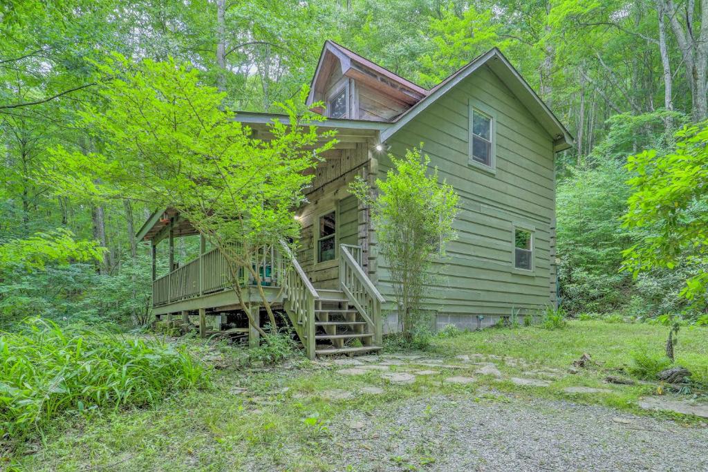 The Bird Sanctuary with Fire Pit and Gas Grill! - image 4