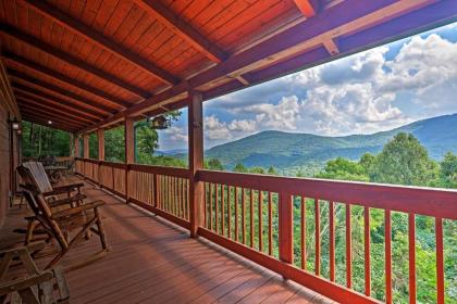 Boone Family Cabin with Private Hot tub and View