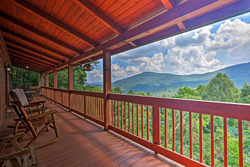 Boone Family Cabin with Private Hot Tub and View! - main image