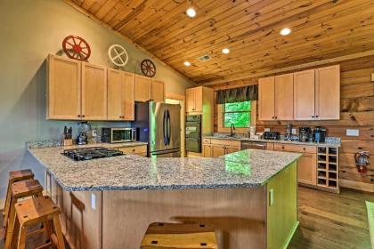 Boone Family Cabin with Private Hot Tub and View! - image 8