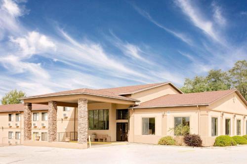 Days Inn by Wyndham Boonville - image 2