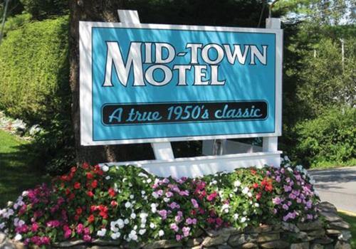 Mid-Town Motel - image 2