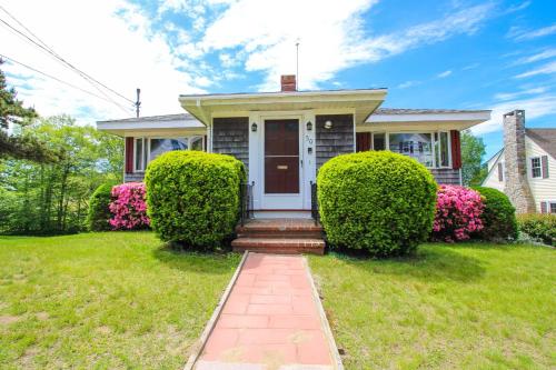 Seaside Bungalow - image 2