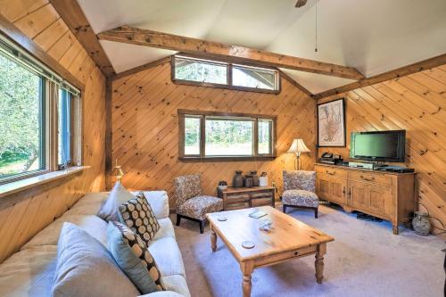 Boothbay Harbor Cabin with Spacious Deck and Yard! - main image