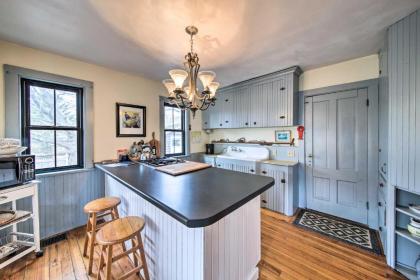 Charming Cottage with Terrace Walk to Harbor! - image 1