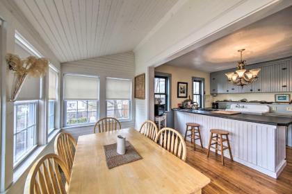 Charming Cottage with Terrace Walk to Harbor! - image 16