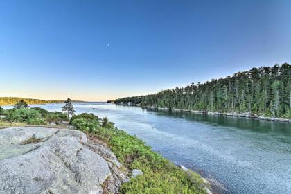 Oceanfront Cottage with Deck 2 mi to Boothbay Harbor Boothbay Harbor