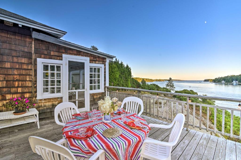 Oceanfront Cottage with Deck 2 Mi to Boothbay Harbor - image 2