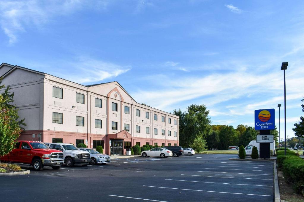 Comfort Inn Bordentown near NJ Turnpike - image 4