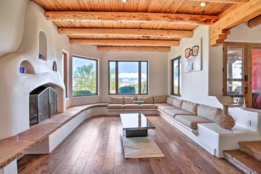 Luxe Adobe Retreat with Mountain and Golf Course Views! - image 4