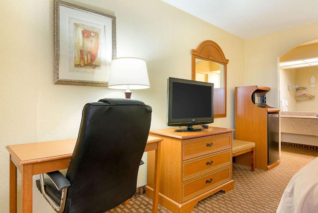 Quality Inn near Casinos and Convention Center - image 2