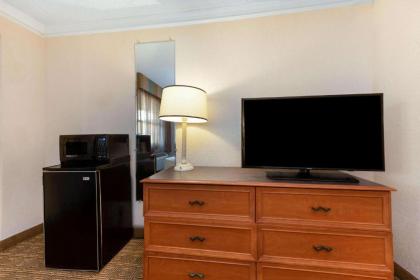 La Quinta Inn by Wyndham Bossier City - image 3