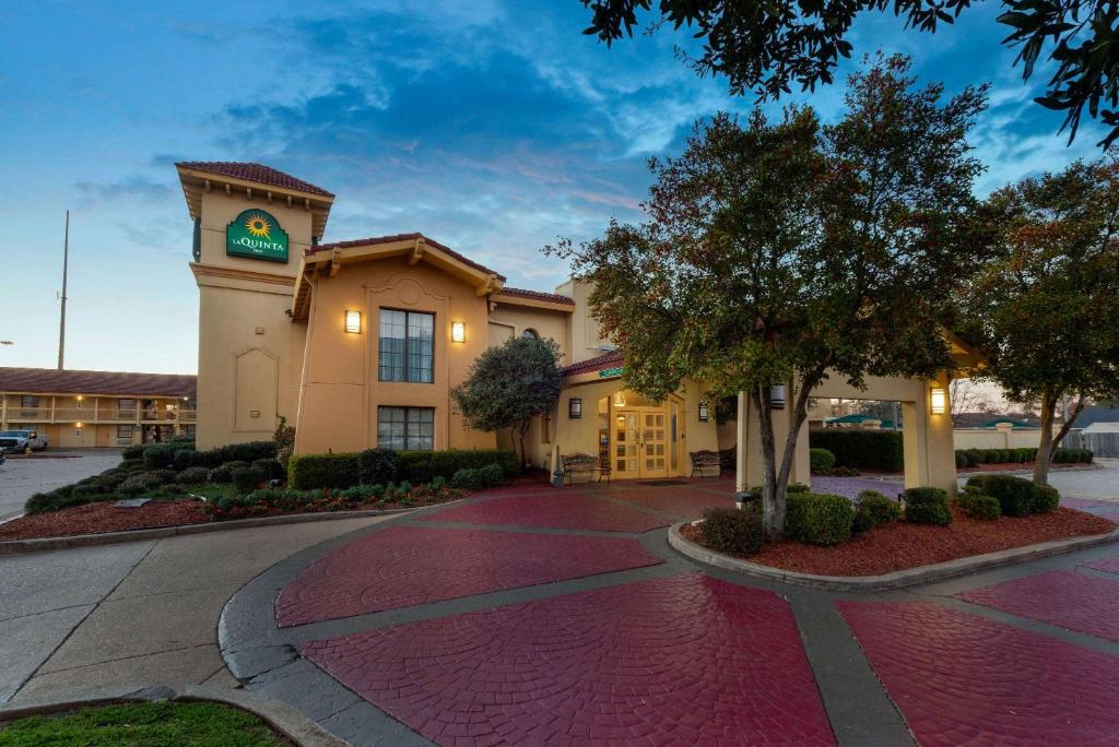 La Quinta Inn by Wyndham Bossier City - image 4