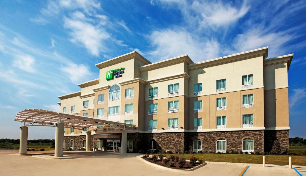 Holiday Inn Express and Suites Bossier City Louisiana Downs an IHG Hotel - main image