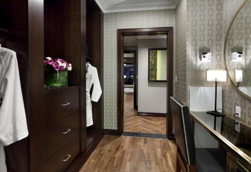 The Liberty a Luxury Collection Hotel Boston - image 2