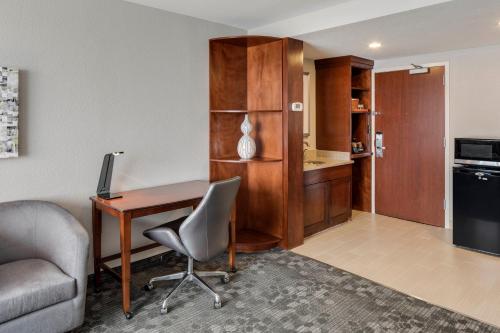 Courtyard by Marriott Boston Logan Airport - image 3