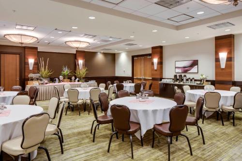 Courtyard by Marriott Boston Logan Airport - image 5