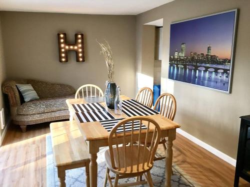 ~*Pet Friendly 30min to Downtown*~ THE BOSTONIAN - main image