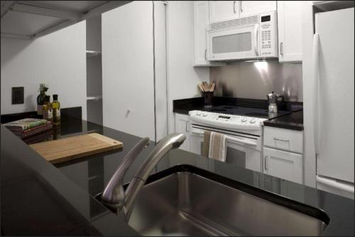 Bostons Financial District 30 Day Rentals - image 4