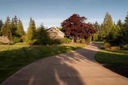 Luxury Home with Backyard Oasis - Near Seattle! - image 10