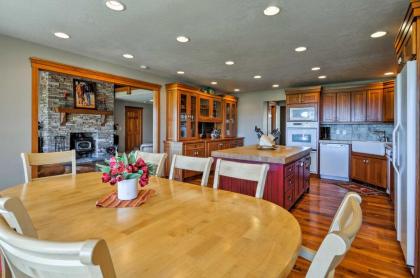 Custom Home with Decks in Boulder! Gateway to Parks! - image 2