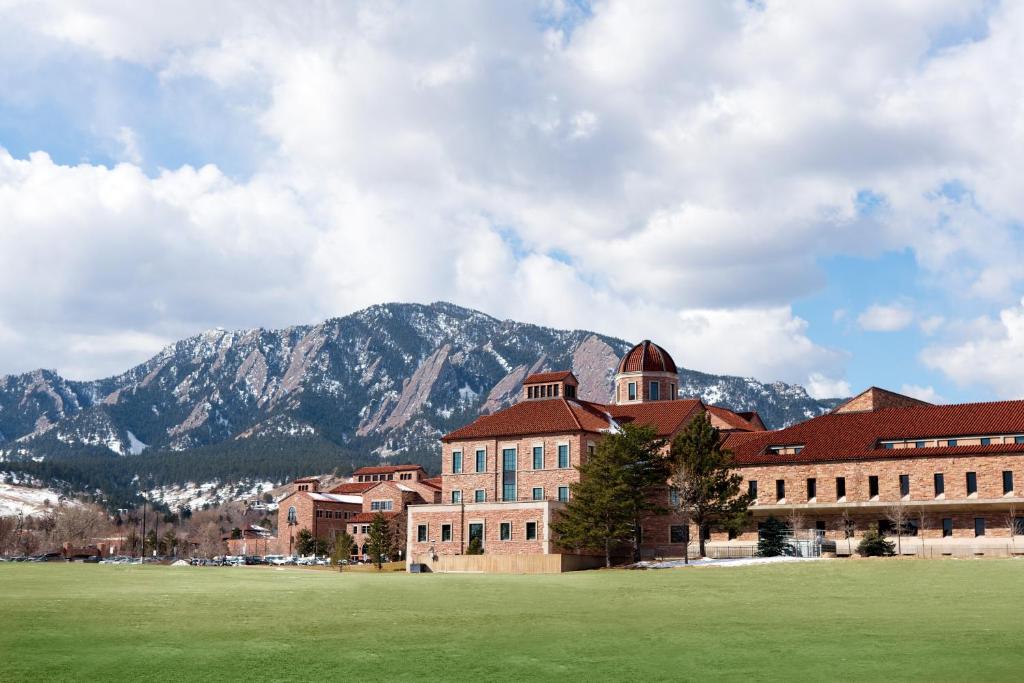 Residence Inn by Marriott Boulder Canyon Boulevard - image 2