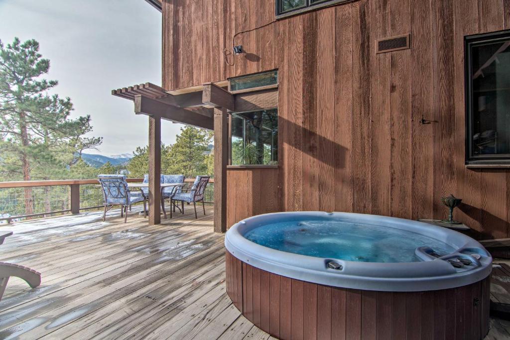 Chic Boulder Mountain Home with Hot Tub and Views - image 3