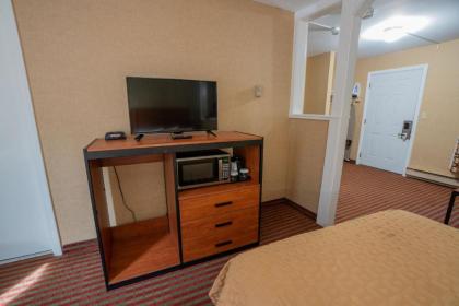 All Seasons Inn & Suites - image 8