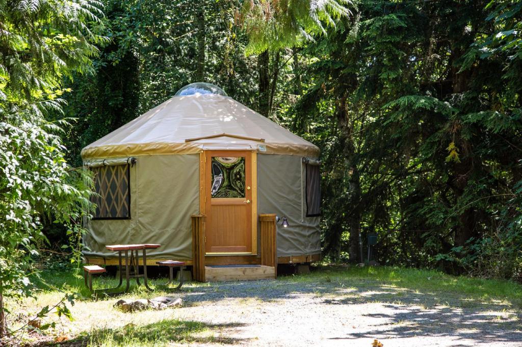 Mount Vernon Camping Resort 16 ft. Yurt 6 - main image