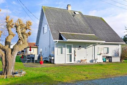 Erikson Beach House - image 10