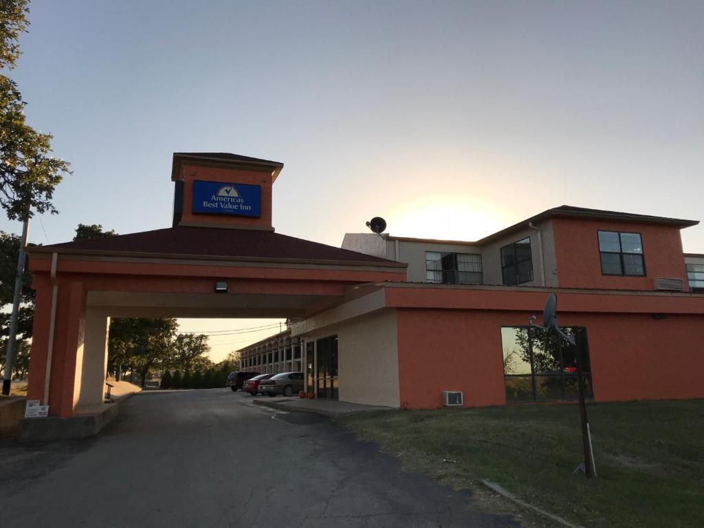 Americas Best Value Inn Bowie - image 2