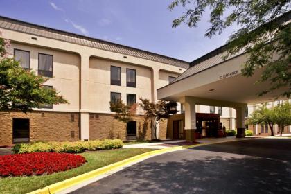 Hampton Inn Bowie - image 10