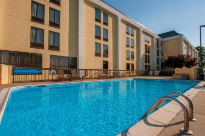 Hampton Inn Bowling Green - image 8