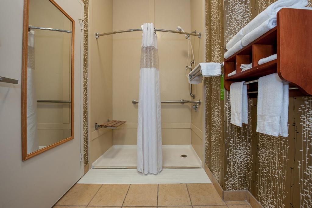 Hampton Inn Bowling Green KY - image 4