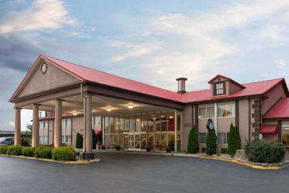 Ramada by Wyndham Bowling Green - image 9