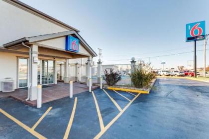 Americas Best Value Inn Bowling Green - image 2