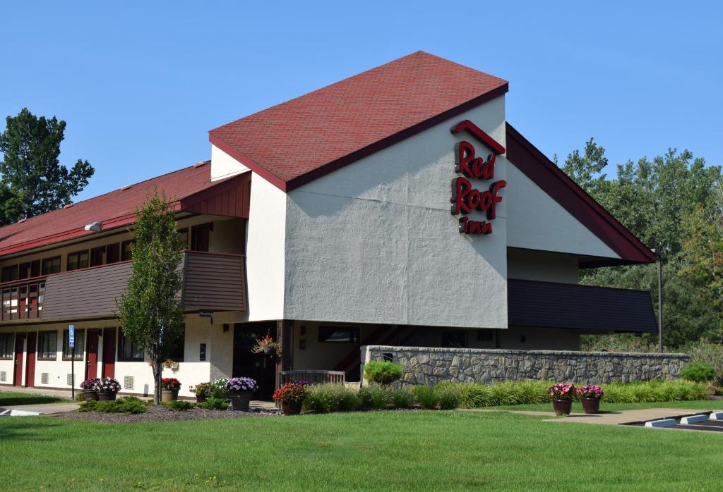 Red Roof Inn Buffalo - Niagara Airport - image 2