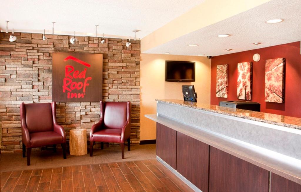 Red Roof Inn Buffalo - Niagara Airport - image 3