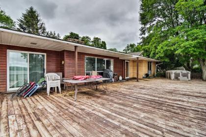 Lake Charlevoix Home with Deck Walk to Downtown! - image 10